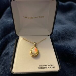 NWT* Gold Opal Pendant Necklace (bin A)